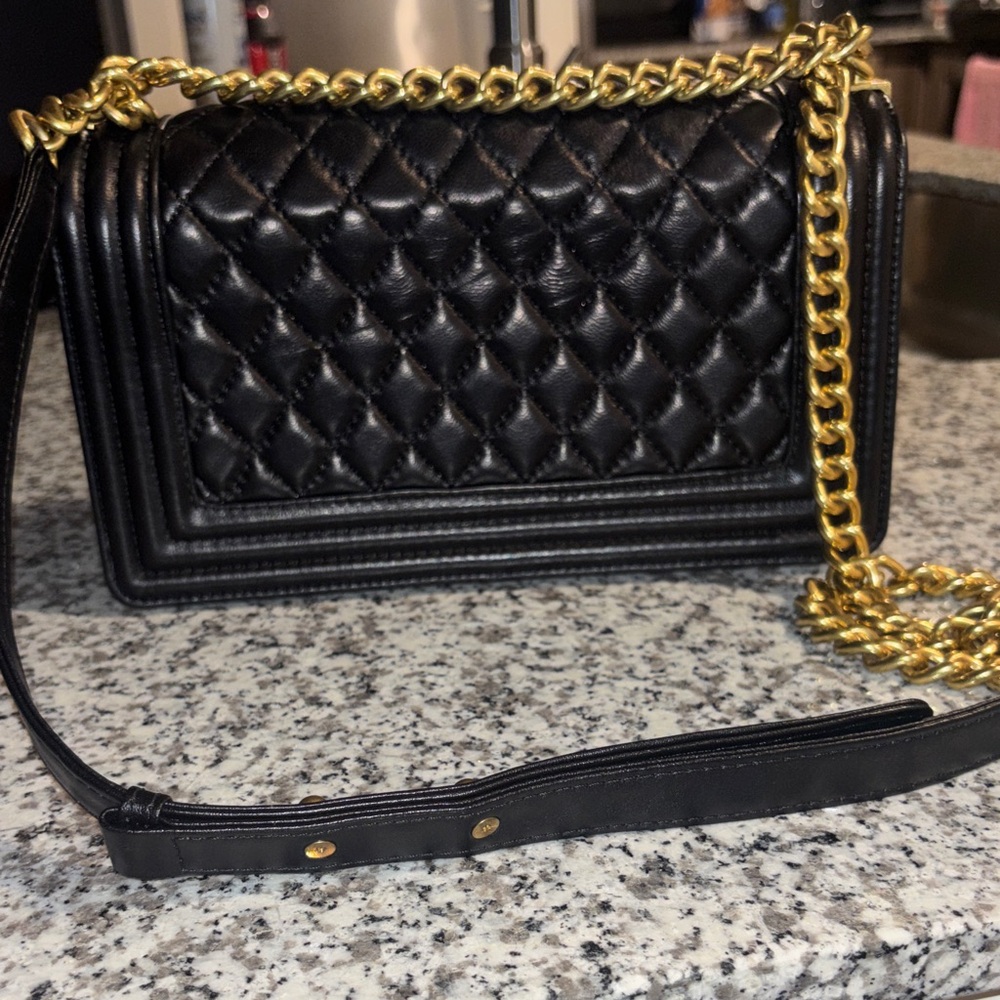CHANEL Black Quilted Shoulder Bag with Gold Hardware - Picture 4 of 6